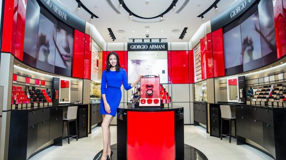 張梓琳助陣，阿瑪尼美妝全新形象精品店隆重登陸三亞國(guó)際免稅城