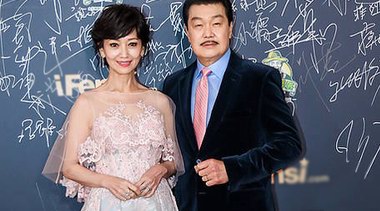 同是不老女神，趙雅芝楊麗萍穿衣風(fēng)格大不同