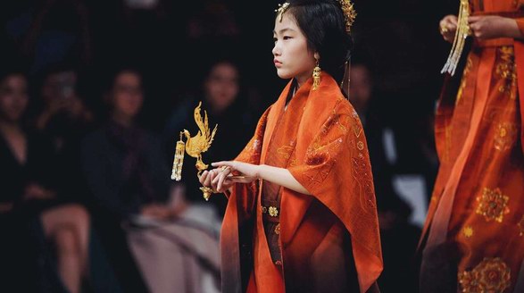 梁好：冉冉升起的新星，時(shí)尚界最大的期待