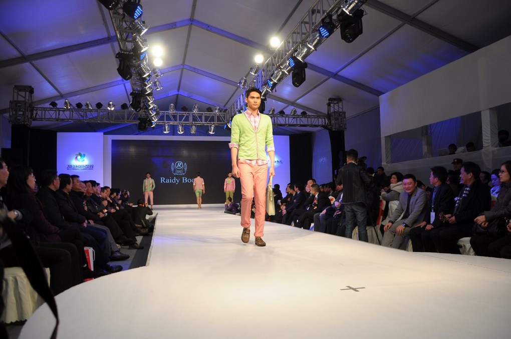 2013成都時(shí)裝周開(kāi)幕秀 雷迪波爾炫動(dòng)國(guó)際時(shí)尚