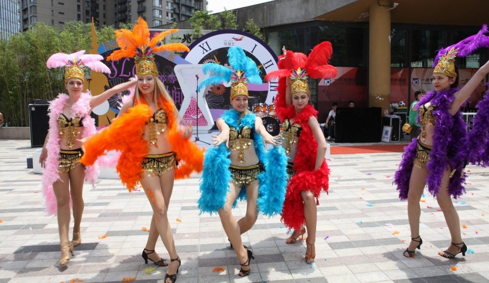 果味VC空降鳳凰商街盛大啟幕現(xiàn)場(chǎng)，熱辣開(kāi)啟鳳凰商街星世界