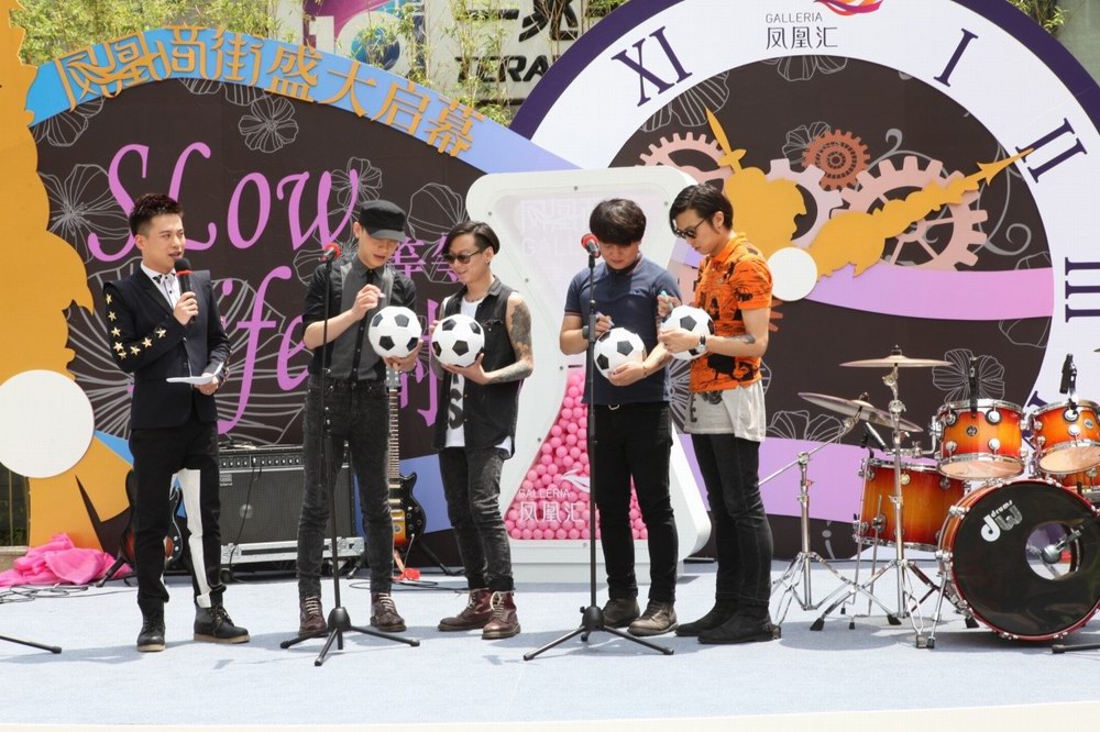 果味VC空降鳳凰商街盛大啟幕現(xiàn)場(chǎng)，熱辣開(kāi)啟鳳凰商街星世界