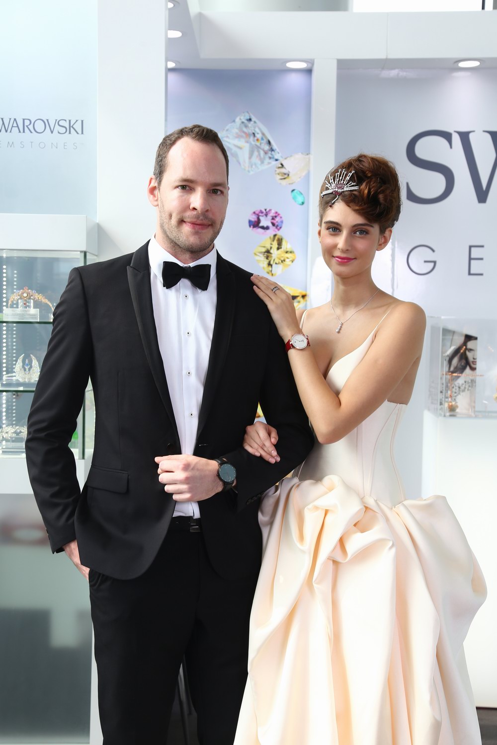 施華洛世奇《寶石視界 - 頭冠與頭飾特刊》閃耀登場(chǎng)