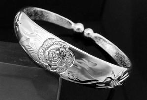 這年頭，連珠寶都開始相愛相殺了？