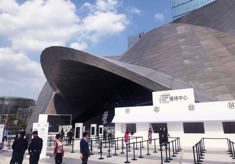 當(dāng)時(shí)尚邂逅人工智能，形象力深圳時(shí)裝周找尋最美時(shí)尚玩家