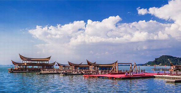 仰春城之光華，傳統(tǒng)古滇家宴站立時代藝術(shù)的肩膀上