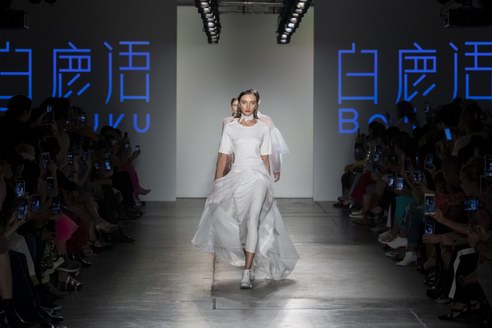 白鹿語亮相2020春夏紐約時裝周，奏響自然交響樂