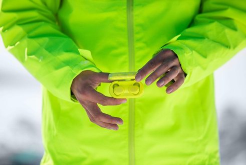 Skullcandy推出“電力黃”限量套裝，為新年充滿電力