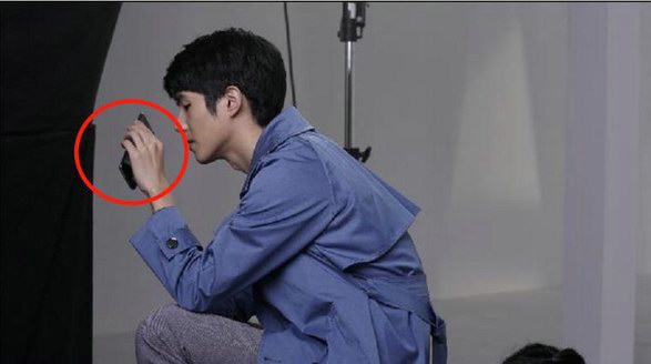 穿唐探風(fēng)衣的國(guó)民弟弟劉昊然回來了 側(cè)顏帥氣又新動(dòng)作了？