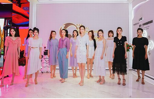 富力環(huán)貿(mào)港首屆直播節(jié)，現(xiàn)場(chǎng)簡(jiǎn)直太炸了！