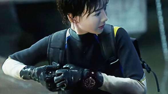 毛曉彤挑戰(zhàn)盜墓筆記，男表女戴霸氣外露