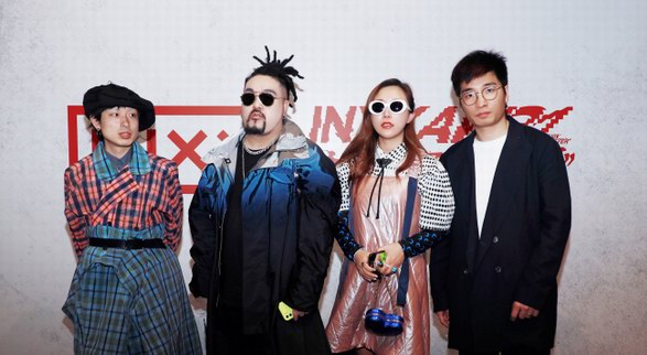 上海時(shí)裝周開(kāi)幕，明星造型師趙大叔，知名時(shí)尚博主閆佳琪受邀出席