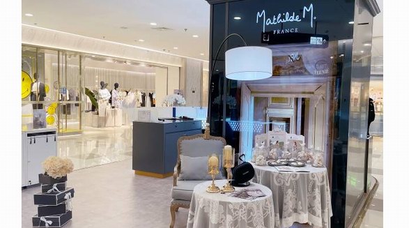 一邊VR, 一邊聞香！瑪?shù)蹱柕翸M凱德虹口商業(yè)中心新店開(kāi)業(yè)，帶你云游凡爾賽宮！