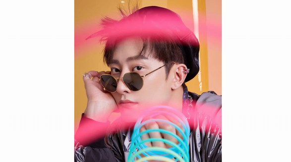 雷朋潮酷來襲，五一初夏本色出行