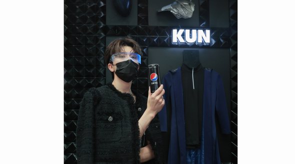 百事可樂無糖攜手蔡徐坤發(fā)起勁爽挑戰(zhàn)，這一次，和自己對決