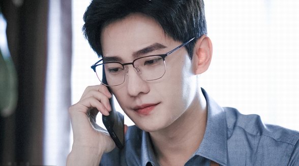 楊洋于途新角色圈粉無數(shù)，同款派麗蒙眼鏡備受網(wǎng)友追捧！