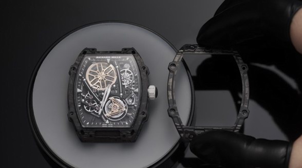 想要實(shí)現(xiàn)超輕陀飛輪，這個(gè)品牌做過多少努力