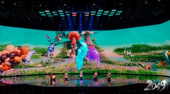 張藝謀《澳門(mén)2049》震撼開(kāi)演，以全新舞臺(tái)獻(xiàn)禮回歸