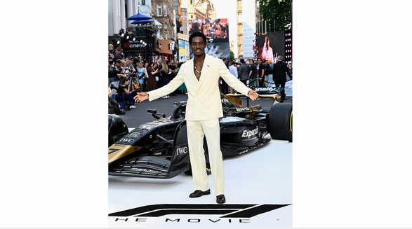 品牌全球男裝大使Damson Idris身著TOMMY HILFIGER系列服裝領(lǐng)銜群星閃耀電影《F1：狂飆飛車》倫敦首映禮