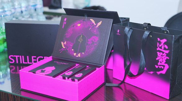 還鷺以“東方治愈美學(xué)”亮相巴黎時裝周 演繹沉香文化的當(dāng)代復(fù)興