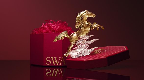 施華洛世奇呈獻馬年新品 璀璨啟幕新年節(jié)慶序章 駿馬奔騰，鴻運開年