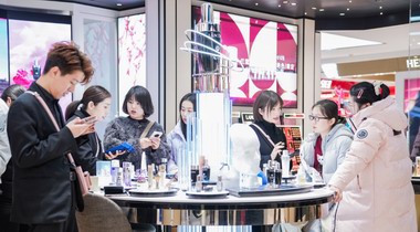 連續(xù)八年，海藍(lán)之謎等多品牌在銀泰百貨收獲“全國銷售第一柜”