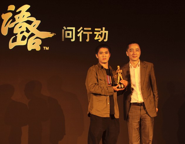 酩悅軒尼詩帝亞吉歐洋酒(上海)有限公司市場董事艾恩華先生為&ldquo;最佳夢想實踐家&rdquo;衡新（其友代為出席）頒獎 